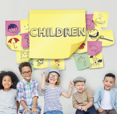 Çocuklar gülüyor ve eğlenin