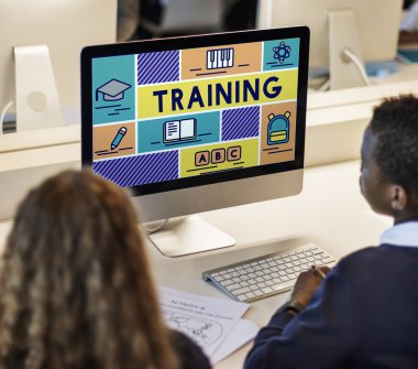 sınıf öğrencilerin bilgisayar kullanarak