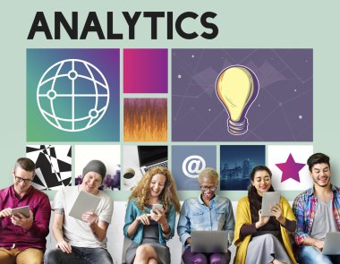 İnsanlar dijital araçları tarama  