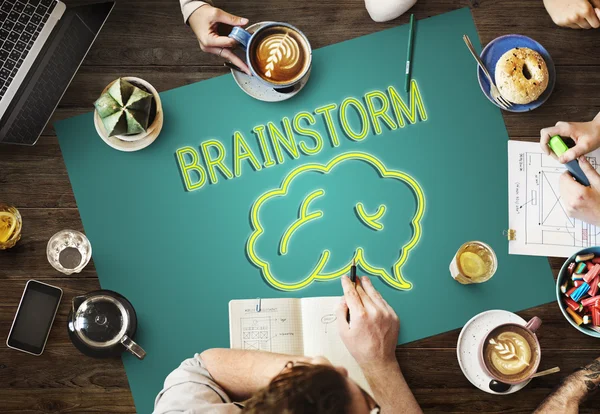 Mesa com cartaz com Brainstorm — Fotografia de Stock