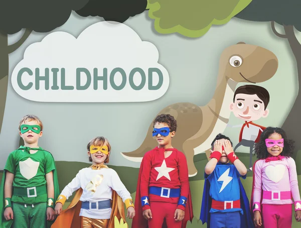 Niños con disfraces de superhéroes — Foto de Stock