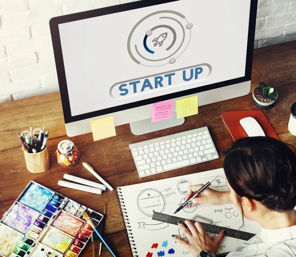 Young girl working in desing studio — Stock Photo, Image