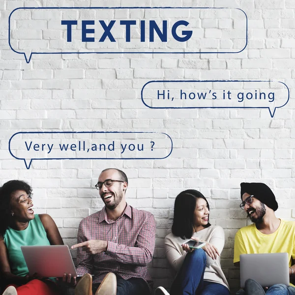 Diversity friends near wall with Texting — Stock Photo, Image