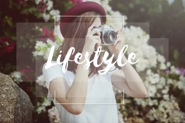 Girl in hat making photos — Stock Photo, Image