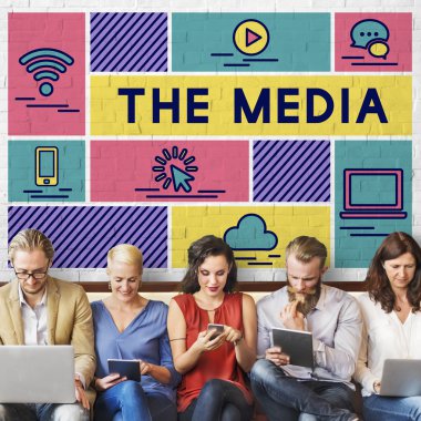 aygıtlar ve The Media ile insanlar oturup