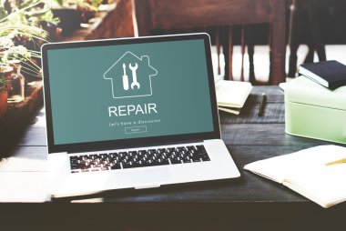 çalışma alanı tablo üstünde laptop  