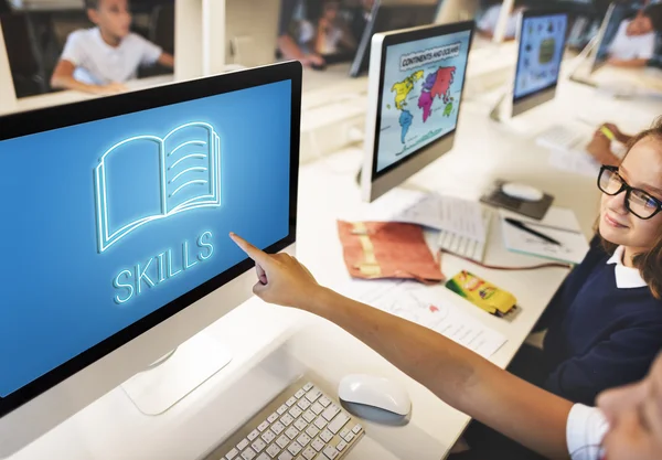 Kids studying with computer — Stock Photo, Image