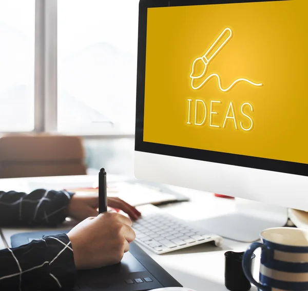 Young woman with computer in office — Stock Photo, Image