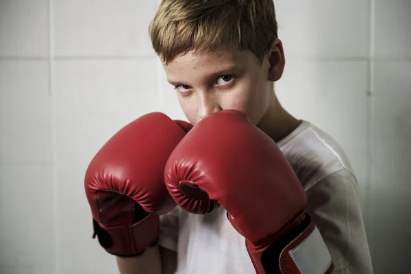 Cvičení boxu Boy — Stock fotografie