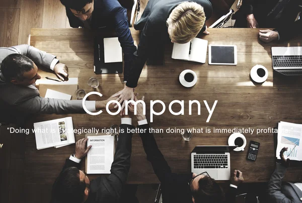 Geschäftsleute bei Treffen — Stockfoto