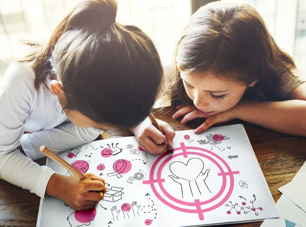 Desenho de meninas no livro de colorir — Fotografia de Stock