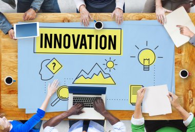 iş adamları masada çalışma grubu   