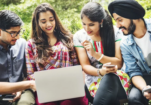 People typing on laptop — Stock Photo, Image