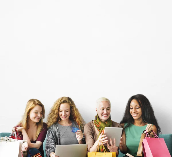 Glücklich diverse Frauen lächelnd — Stockfoto