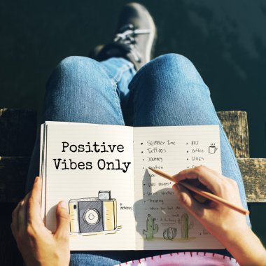 Defterde yazan kadın