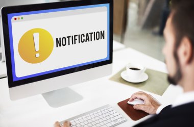 bilgisayarla çalışma iş adamı