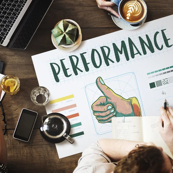 Tavolo con poster con concetto Performance — Foto Stock