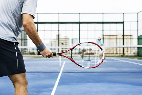Jugador en pista de tenis —  Fotos de Stock