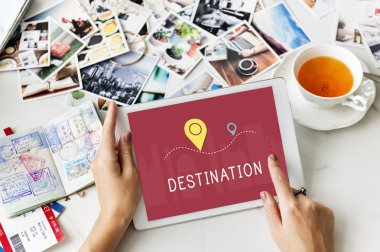 dijital tablet kullanan kadın