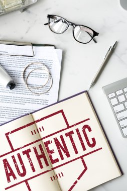 Defter üzerinde çalışma masası