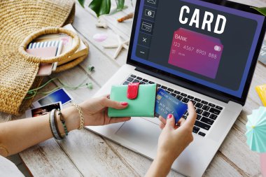 Kadın içinde laptop tarama