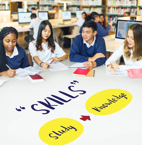 Diversity-Schüler im Unterricht — Stockfoto