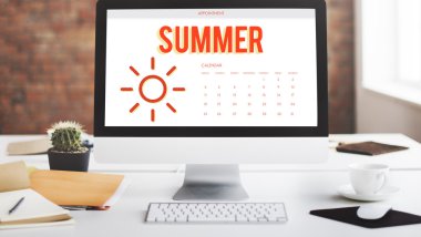 bilgisayar metin üstünde perde ile