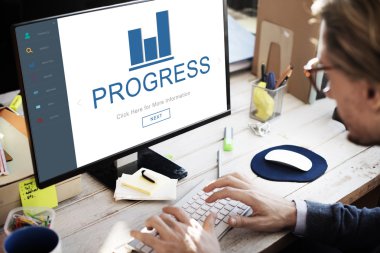 bilgisayarla çalışma iş adamı