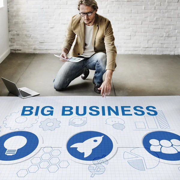 Zakenman werken met Big Business — Stockfoto