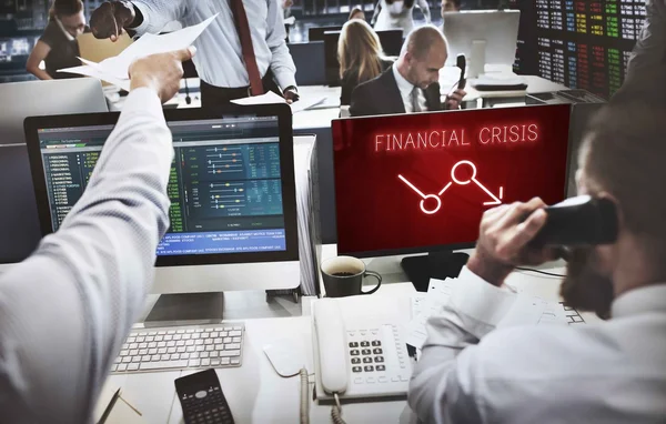 Uomini d'affari che lavorano e crisi finanziaria — Foto Stock