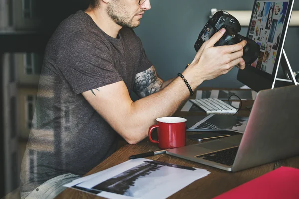Man working with  camera — Stock Photo, Image