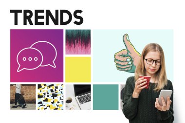 smartphone ve kırmızı Kupası kızla