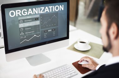 bilgisayarla çalışma iş adamı