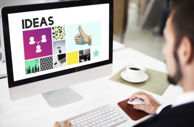 bilgisayarla çalışma iş adamı