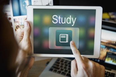 Dijital tablet dokunmadan adam 