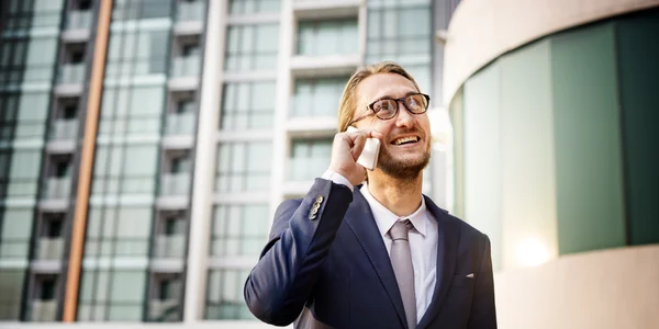 Hombre de negocios y llamada telefónica — Foto de Stock