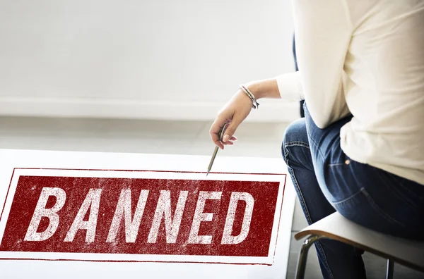 Frauensitzung und abgelehntes Konzept — Stockfoto