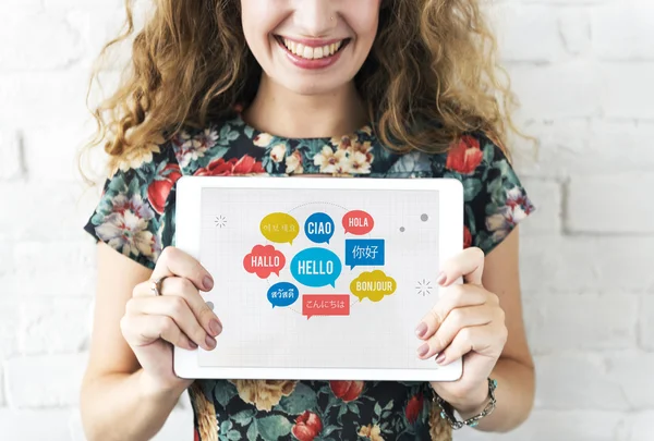 Donna con tablet digitale — Foto Stock