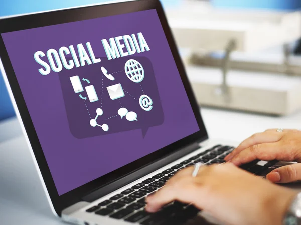 Woman typing on laptop keyboard — Stock Photo, Image