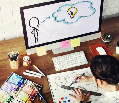 Tasarım stüdyosu çizim kız