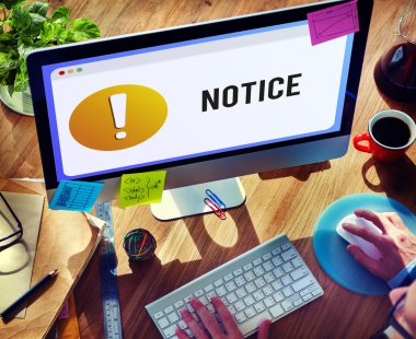 Bilgisayar kullanan adam 