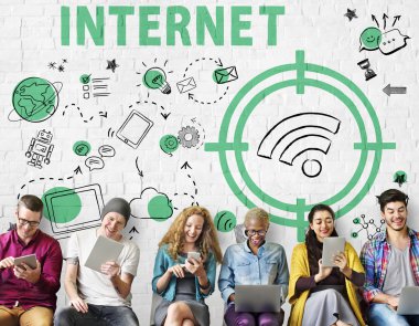 İnsanlar dijital araçları tarama  