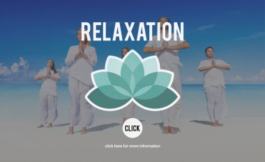 İnsanlar meditasyon plaj