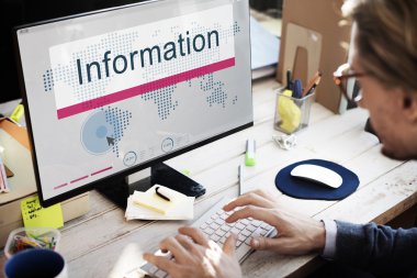 bilgisayarla çalışma iş adamı