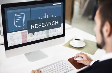 bilgisayarla çalışma iş adamı