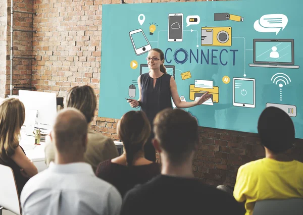 Pessoas em conferência com conectar — Fotografia de Stock