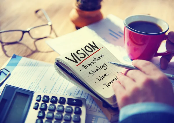 Hombre trabajando con el concepto de metas — Foto de Stock