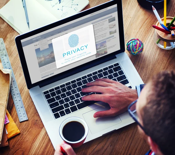 Man using laptop — Stock Photo, Image