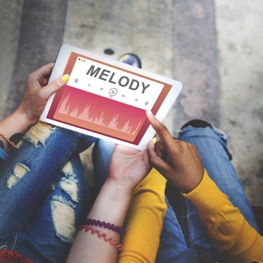 Dijital tablet kullanan kişiler