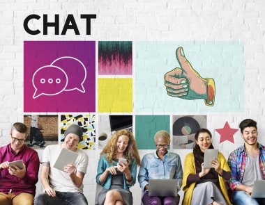 İnsanlar dijital araçları tarama  